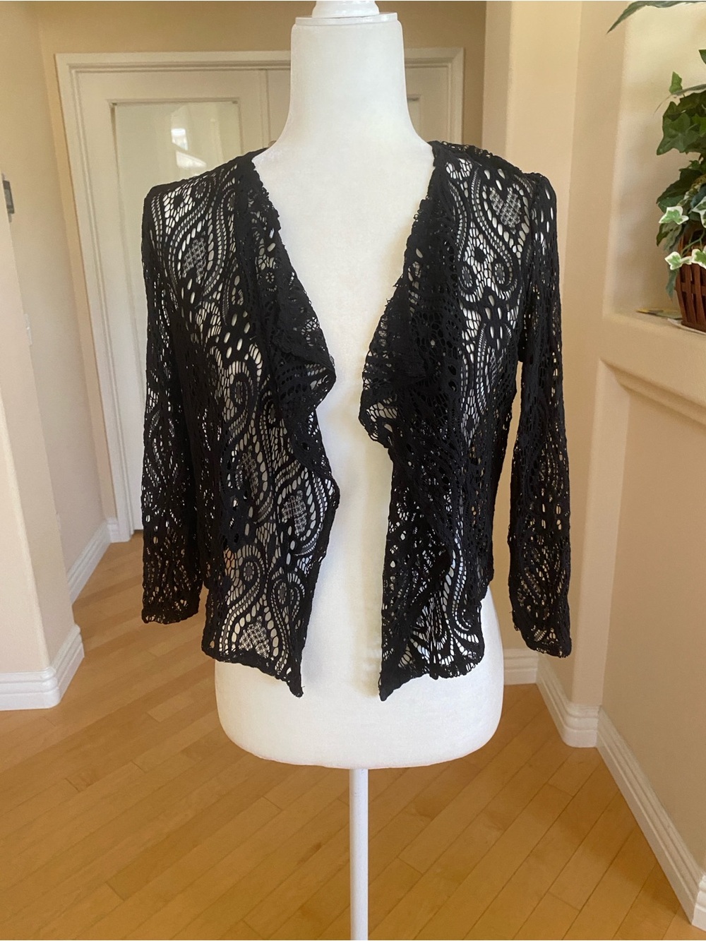 Michele Lynn Black Crochet Lace Open-Front Crop Cardigan
